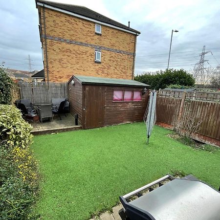 Entire 3 Bedroom End Of Terrace House! Thamesmead  Dış mekan fotoğraf