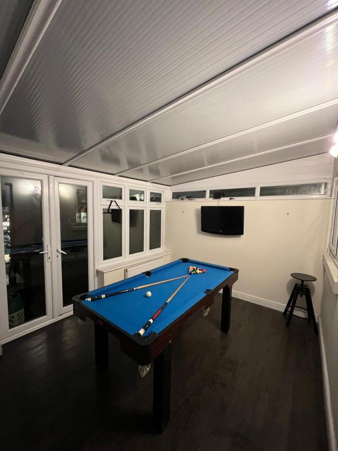 Entire 3 Bedroom End Of Terrace House! Thamesmead  Dış mekan fotoğraf