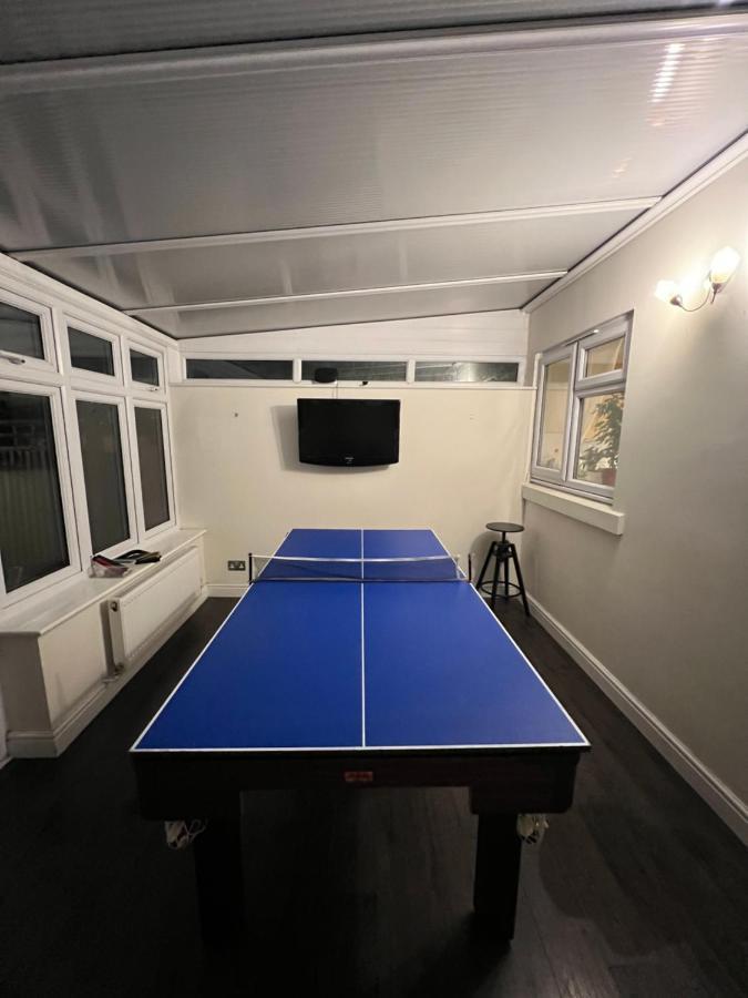 Entire 3 Bedroom End Of Terrace House! Thamesmead  Dış mekan fotoğraf