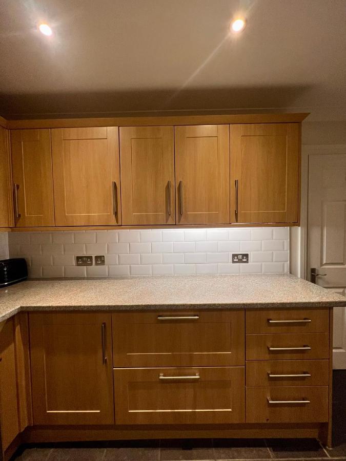 Entire 3 Bedroom End Of Terrace House! Thamesmead  Dış mekan fotoğraf