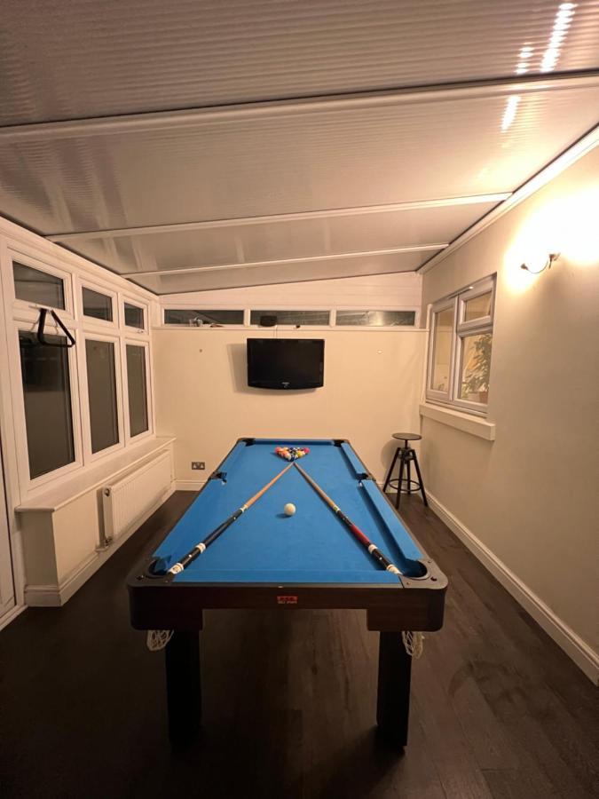 Entire 3 Bedroom End Of Terrace House! Thamesmead  Dış mekan fotoğraf